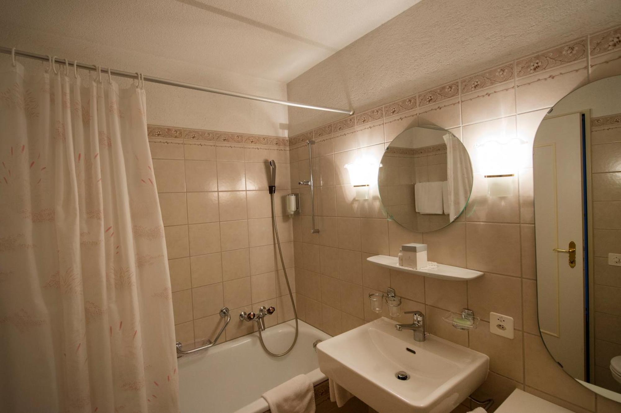 Romantik Hotel & Restaurant Sternen クリークシュテッテン 部屋 写真